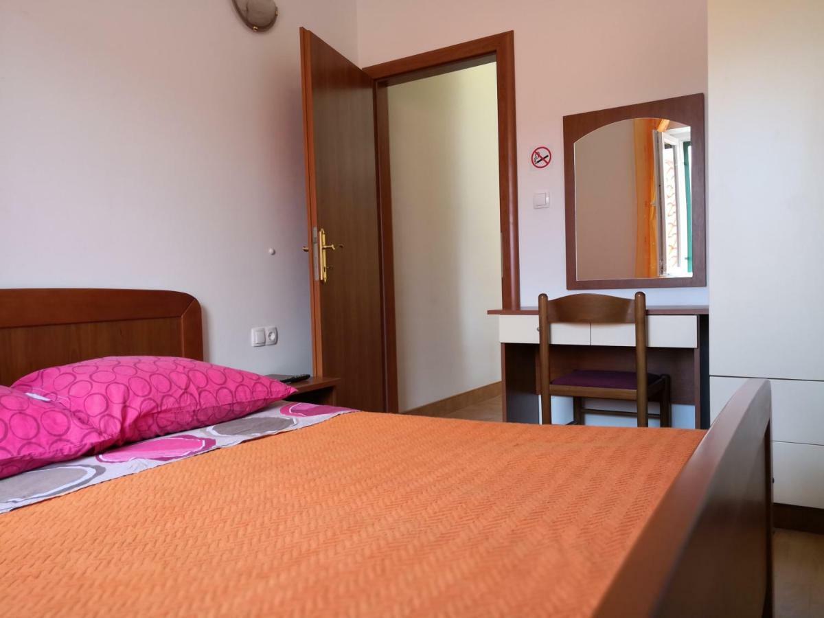 Apartments Jaksic Postira Zewnętrze zdjęcie